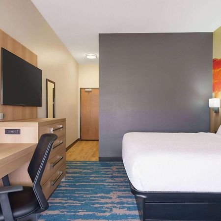 La Quinta Inn & Suites By Wyndham San Antonio Seaworld Lafb Экстерьер фото