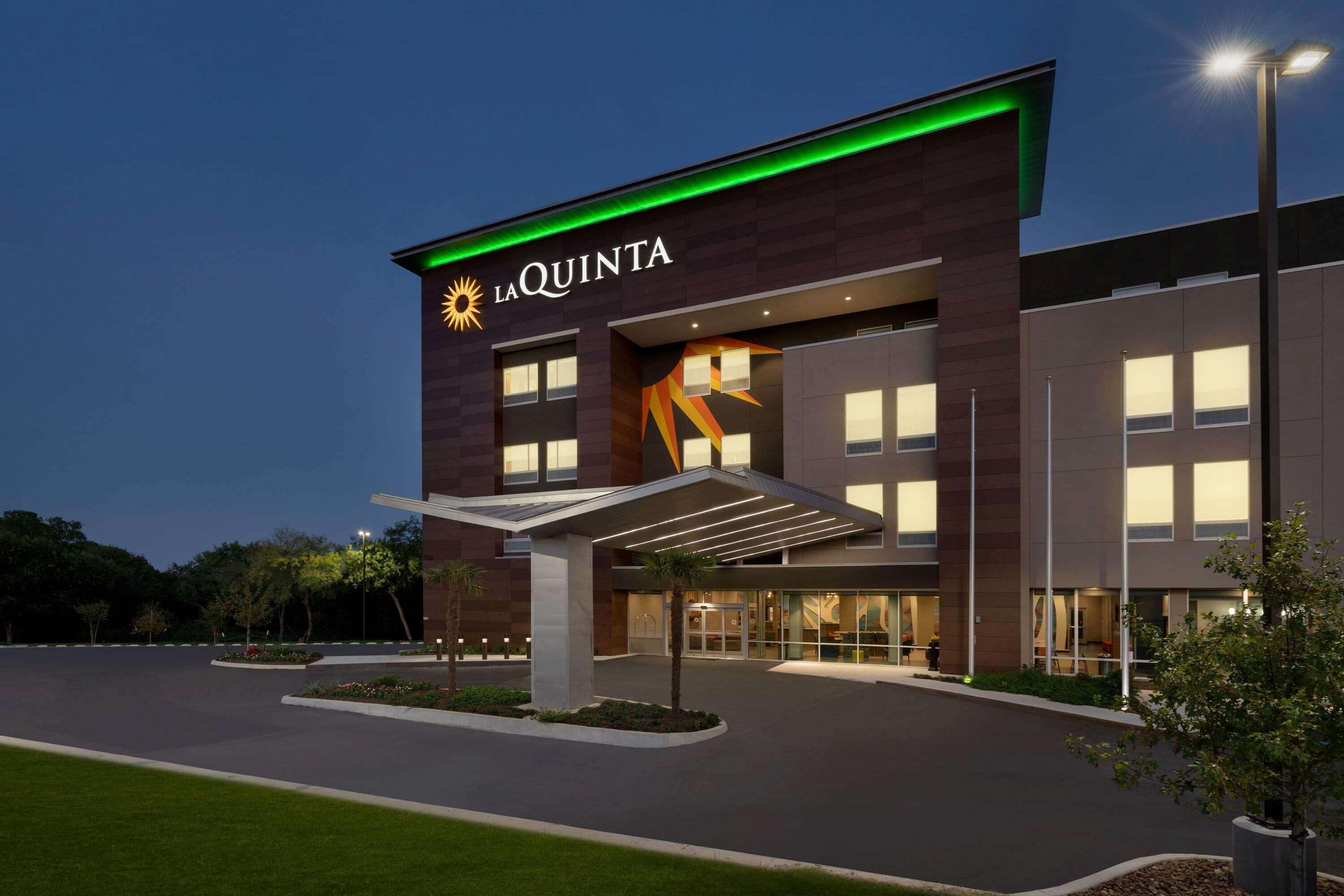 La Quinta Inn & Suites By Wyndham San Antonio Seaworld Lafb Экстерьер фото
